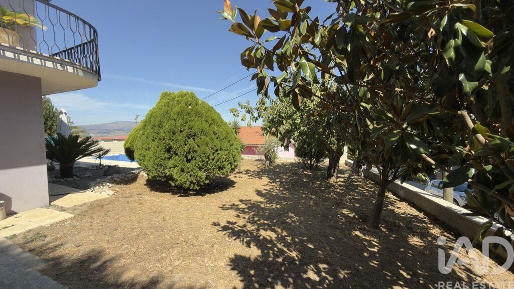 Property photo 2 of 40
