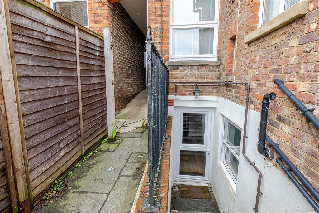 Property photo 2 of 10 1405849-5-6989ba318F4A5.Jpg