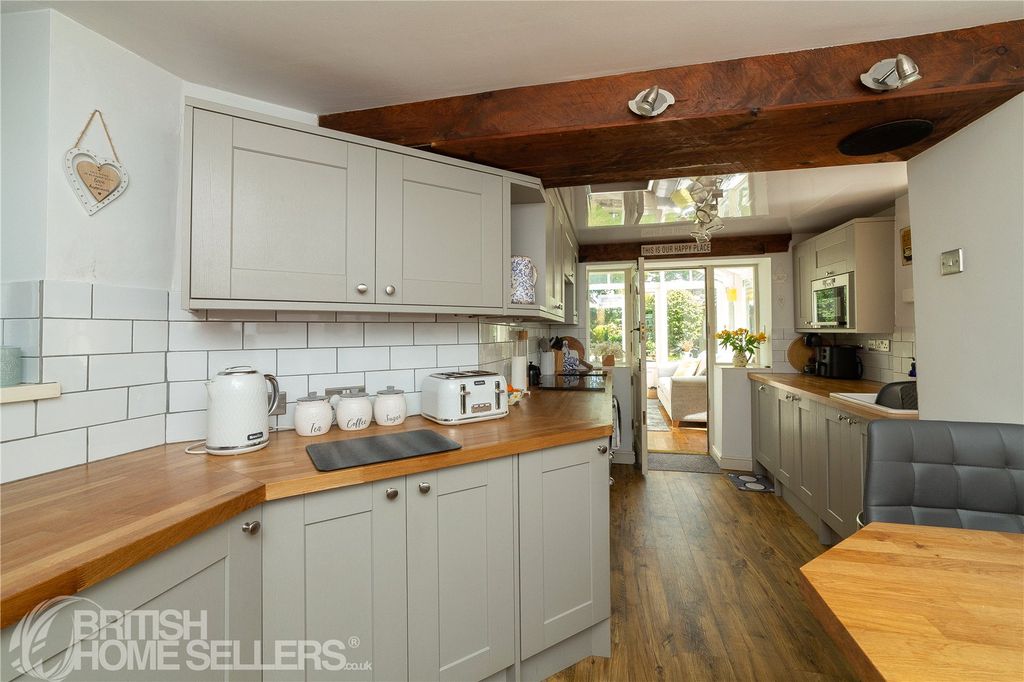 Property photo 2 of 40 Picture No. 11