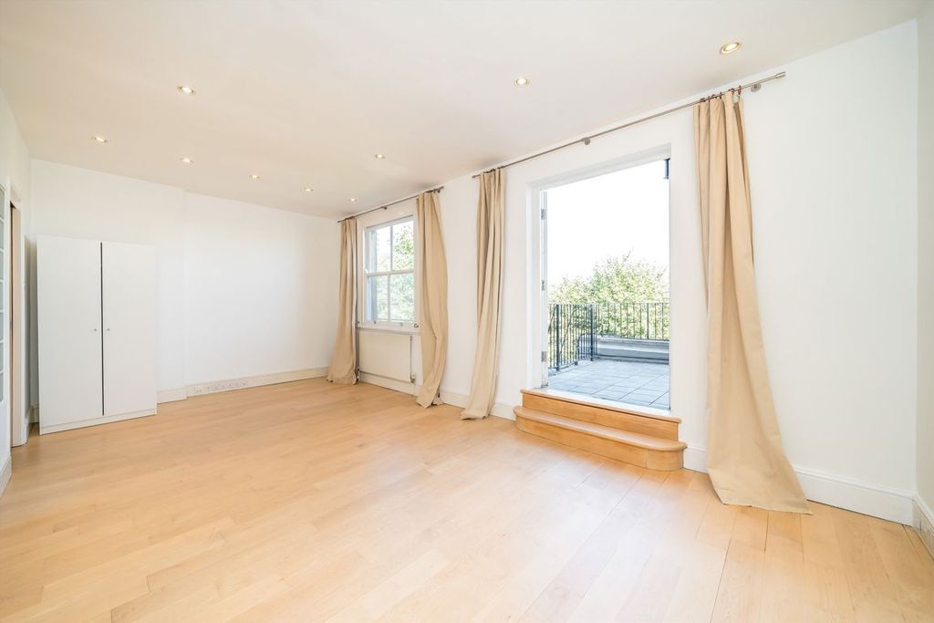 Property photo 2 of 8