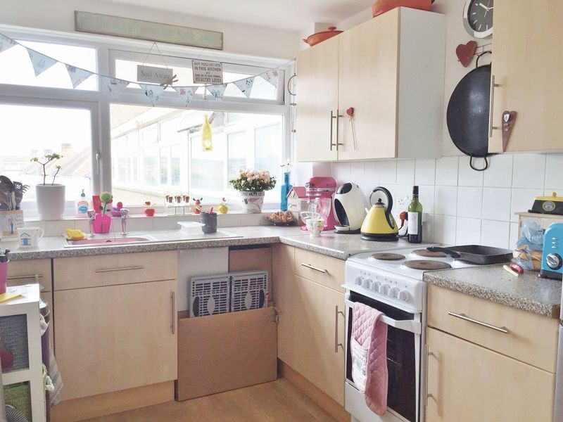 Property photo 2 of 6 Kitchen