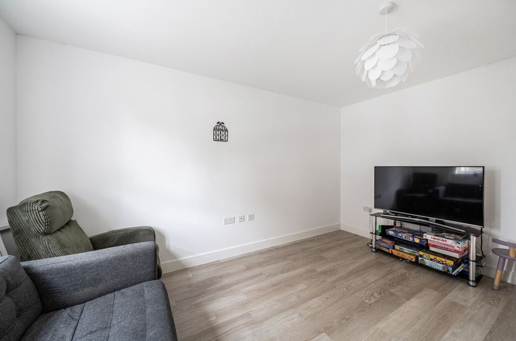 Property photo 3 of 20 1487042-20-6A5626...