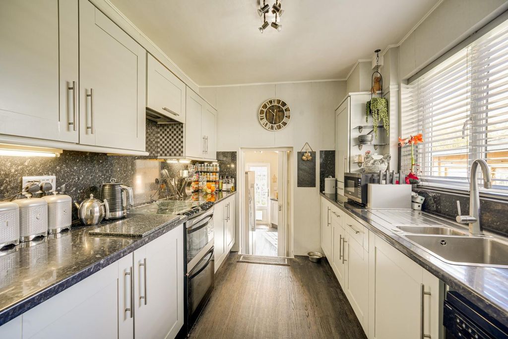 Property photo 2 of 26