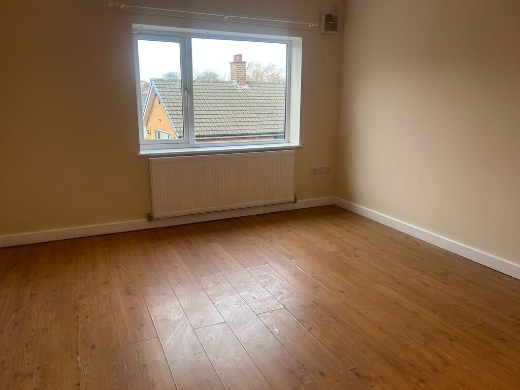 Property photo 3 of 7 Living Room