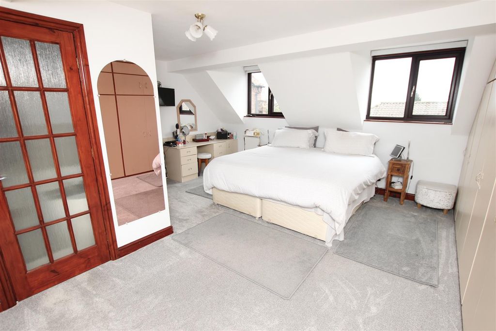 Property photo 3 of 40 Bedroom 1