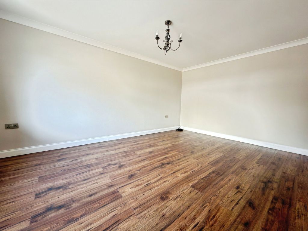 Property photo 3 of 27