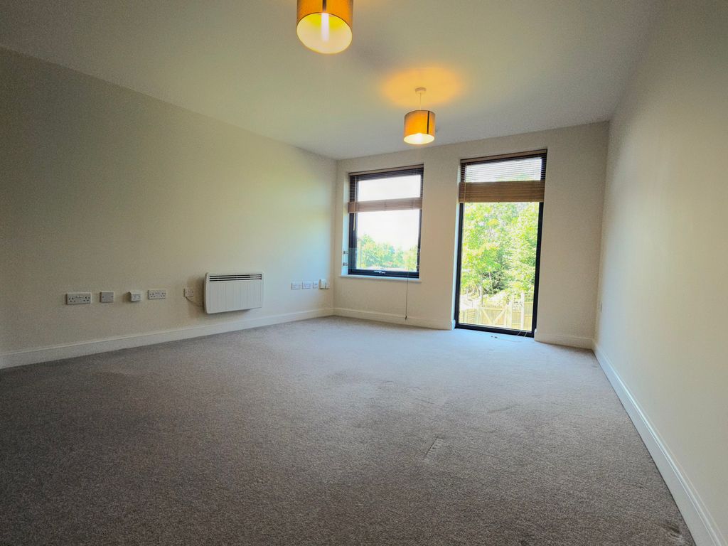 Property photo 3 of 7 Lounge