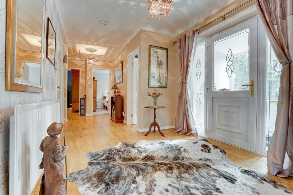 Property photo 3 of 28