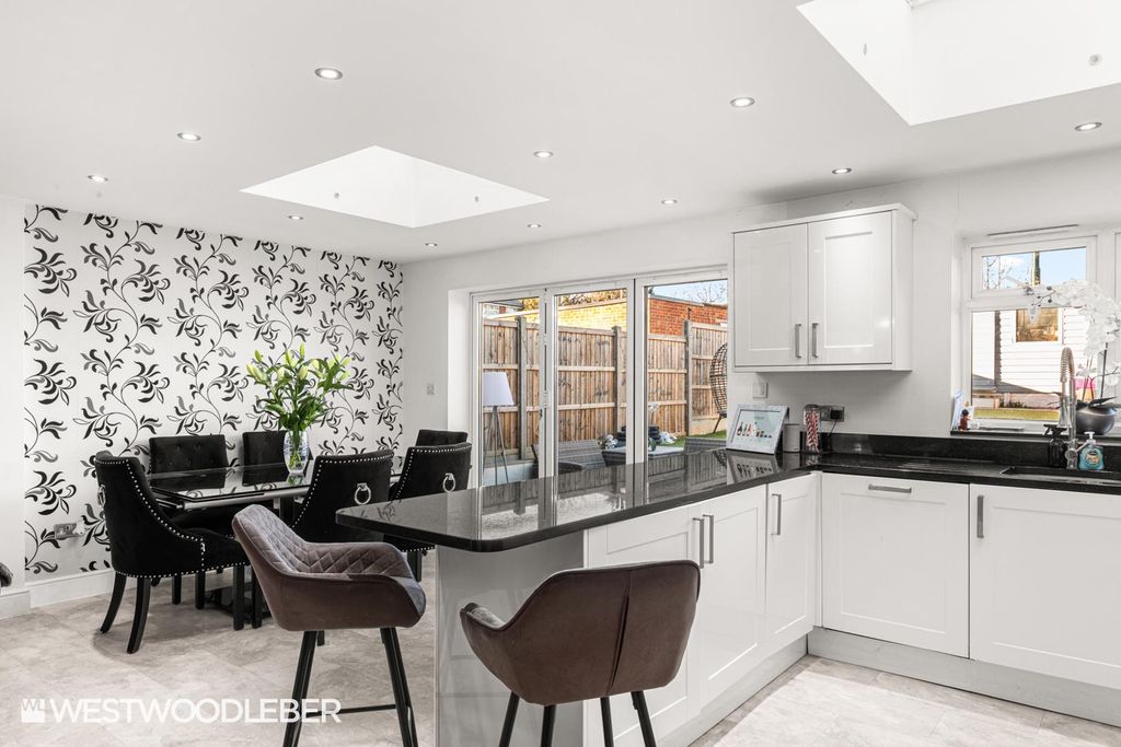 Property photo 3 of 27 Homeclose_21.Jpg