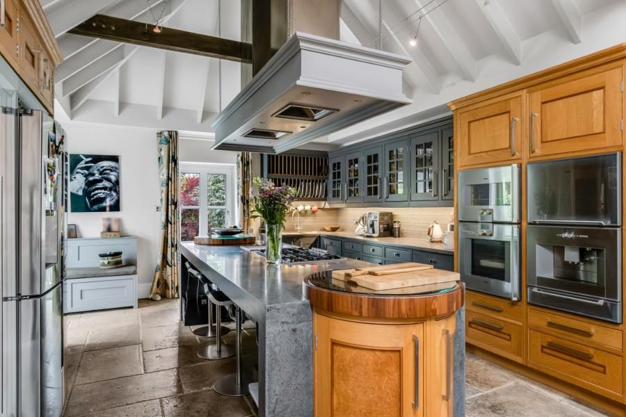 Property photo 2 of 25