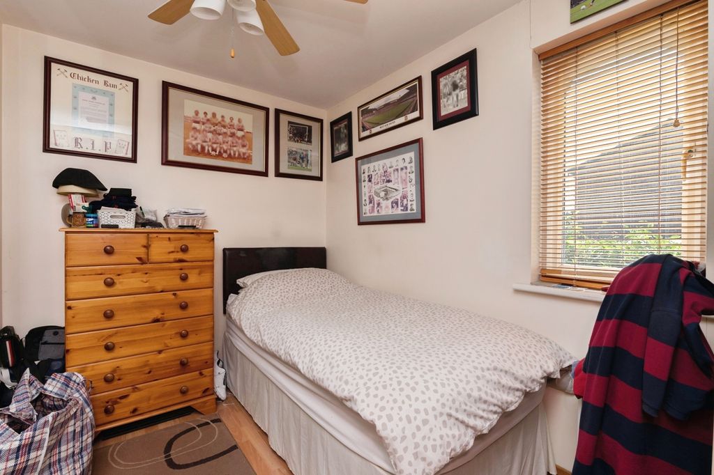 Property photo 3 of 16 Bedroom Area