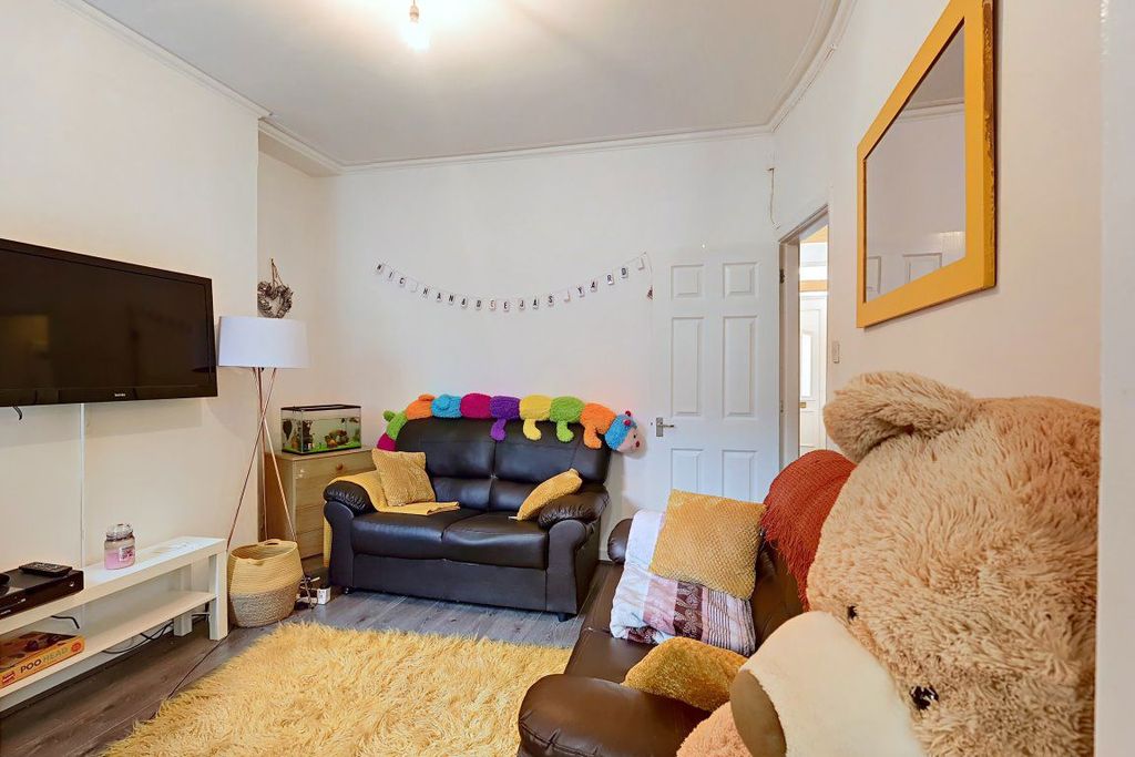 Property photo 2 of 17