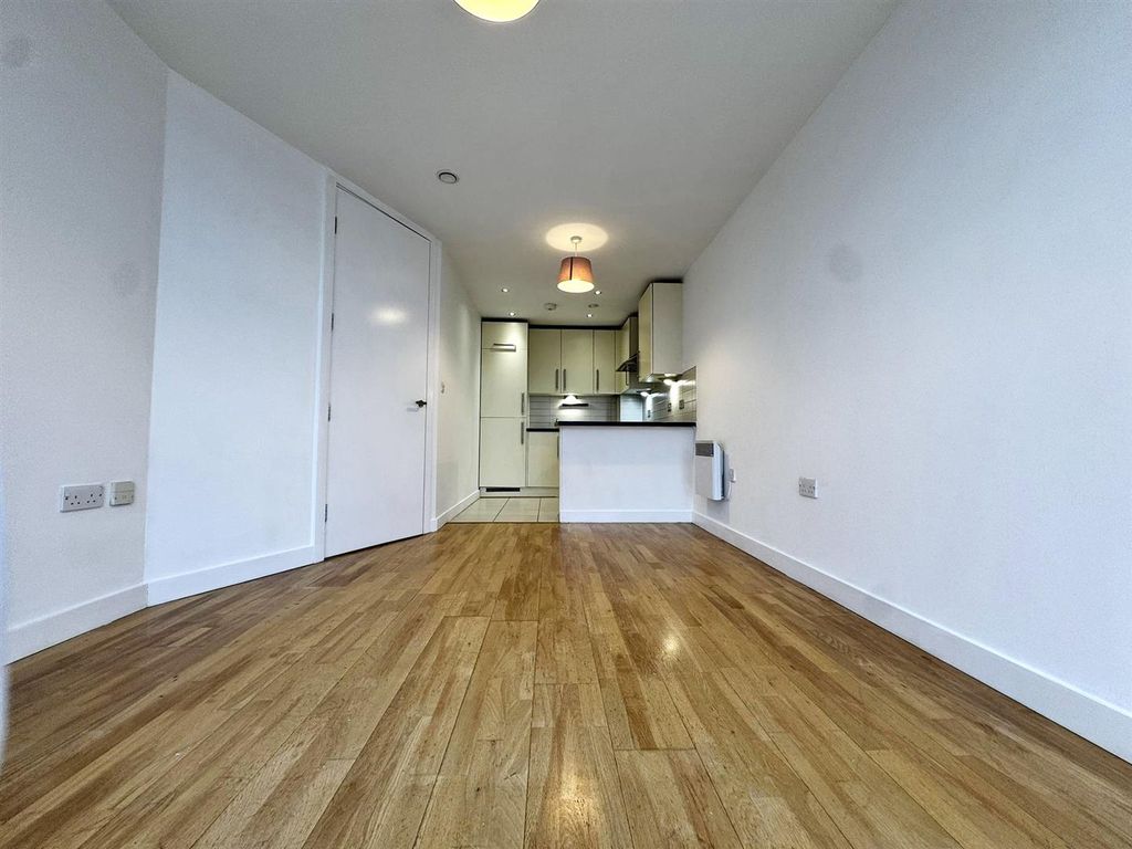 Property photo 2 of 6 8Fbffbae-1A27-40c9-A695-501Ffb52c6E3.Jpg