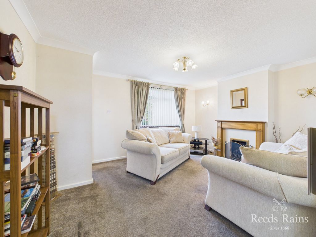 Property photo 2 of 19 Sitting Room