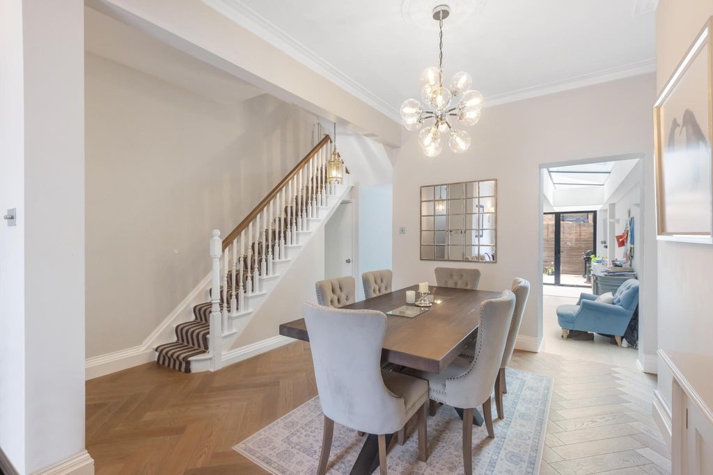 Property photo 2 of 18 Image