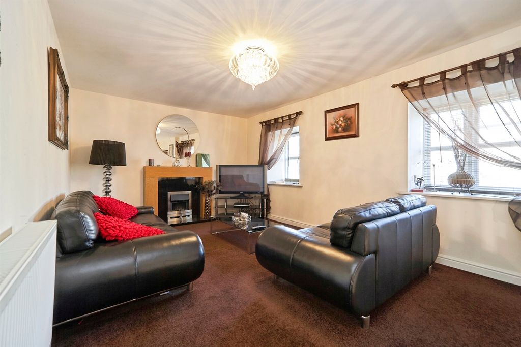 Property photo 3 of 18