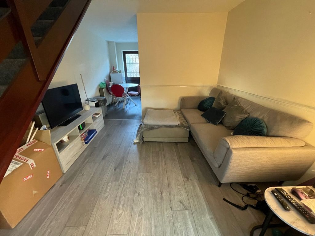 Property photo 3 of 7 4300882