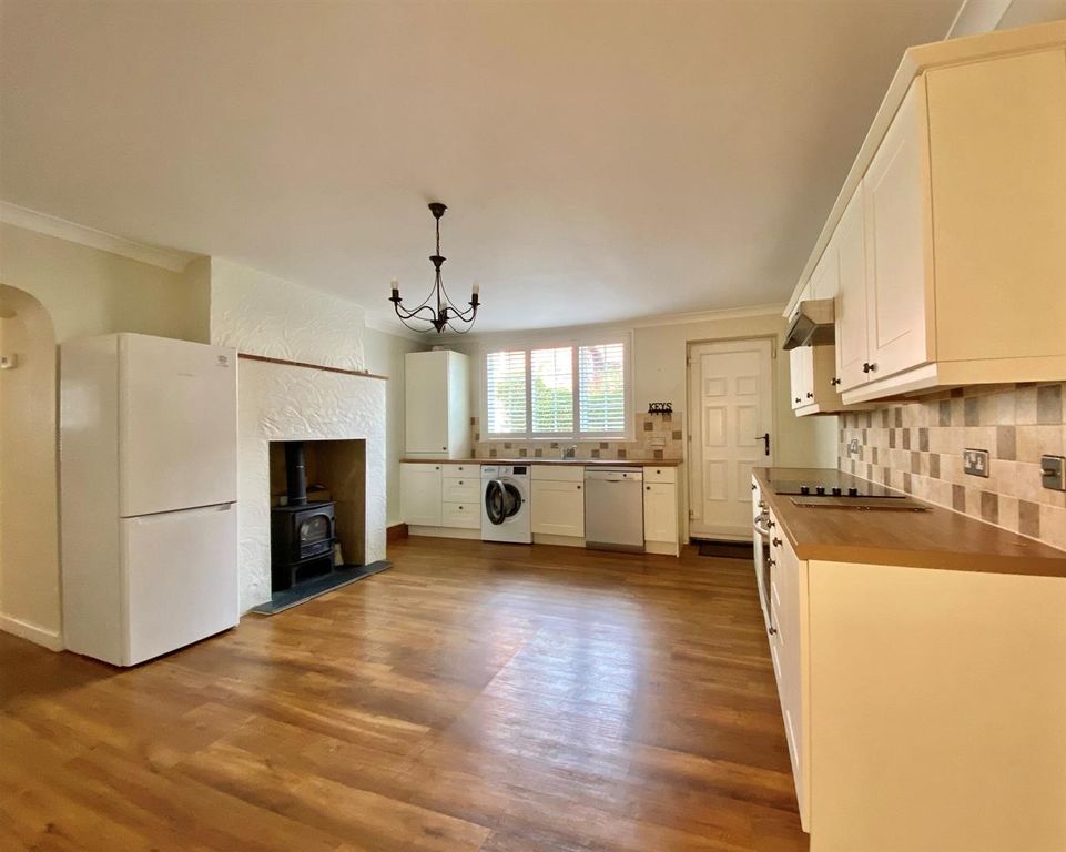 Property photo 2 of 10 Kitchen.Jpg