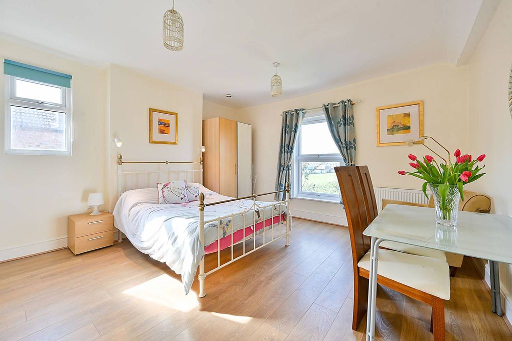 Property photo 1 of 5