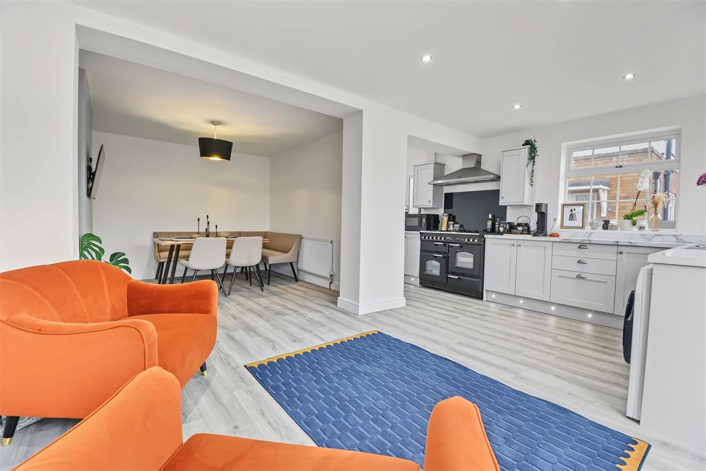 Property photo 2 of 14 Kitchen Lounge Diner