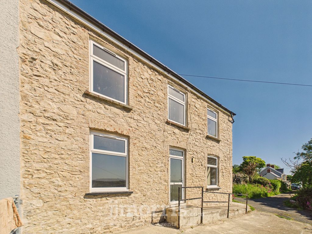 Property photo 2 of 33