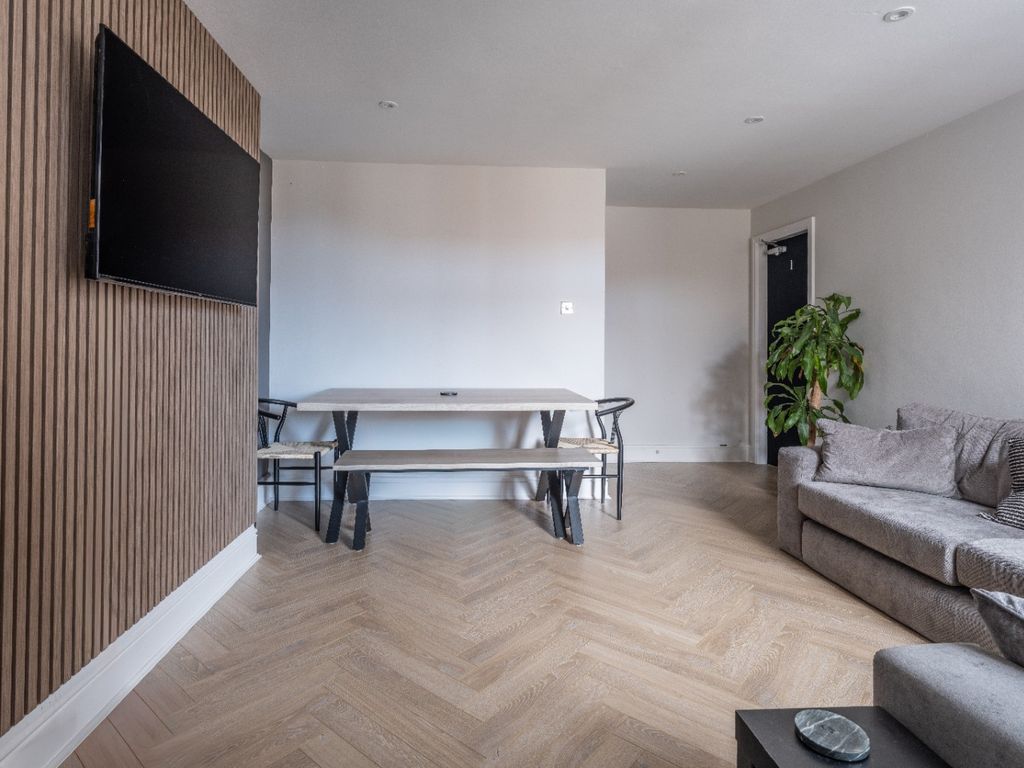 Property photo 3 of 8 4825182