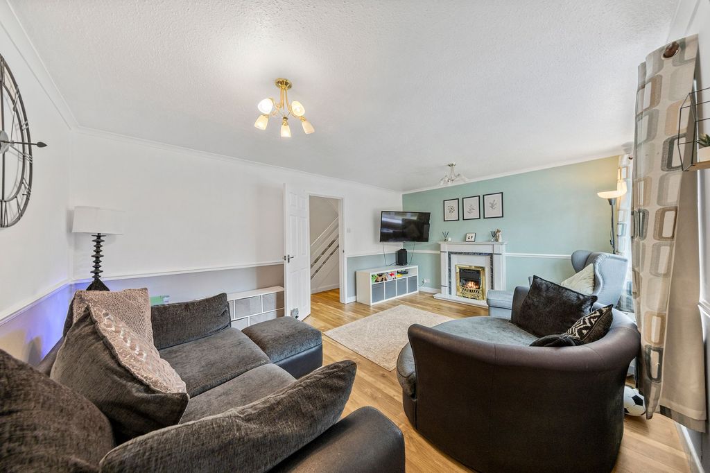 Property photo 2 of 25