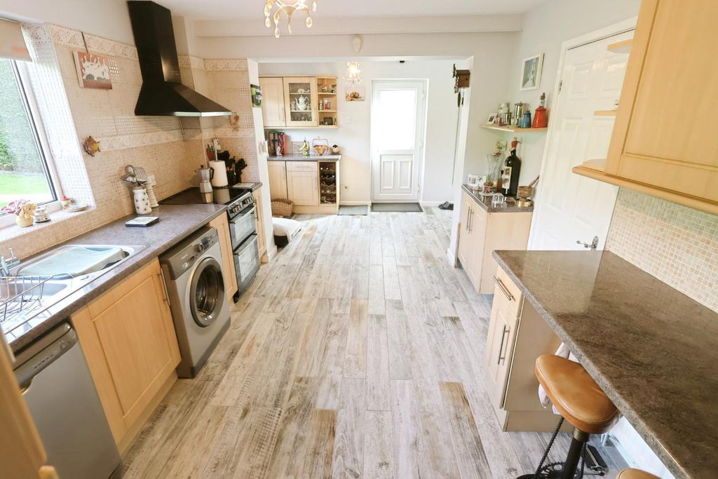 Property photo 3 of 16 -
