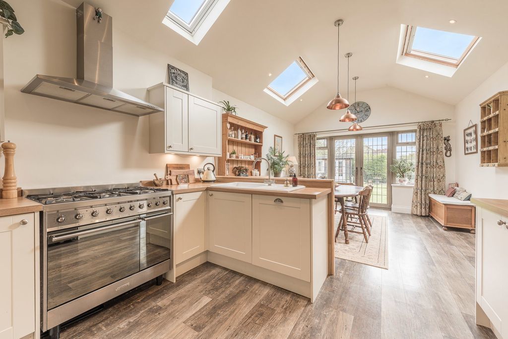 Property photo 2 of 58