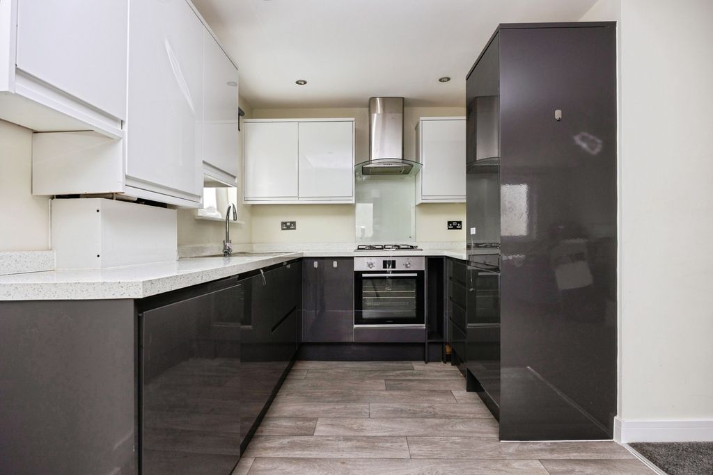 Property photo 2 of 20 Pbox-Img.Jpg