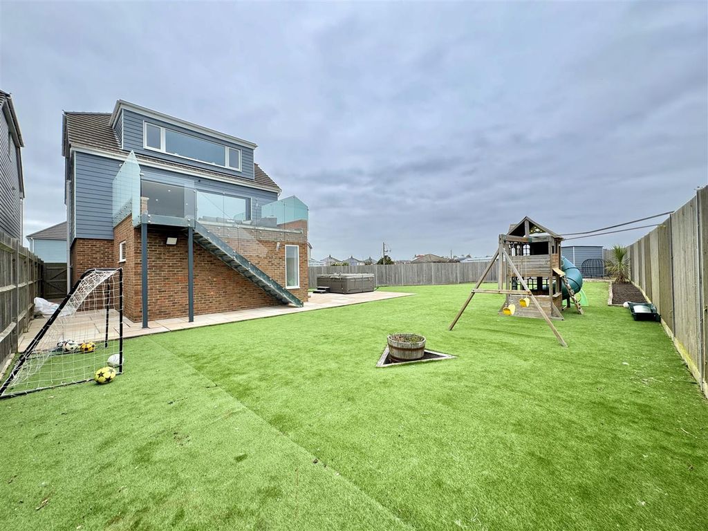 Property photo 3 of 41