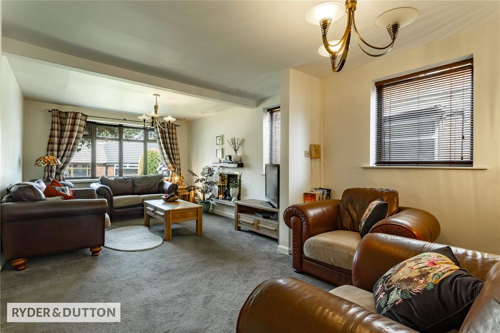 Property photo 2 of 30 Lounge