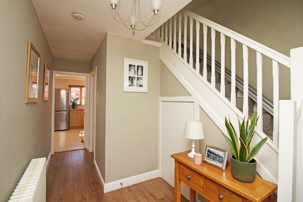 Property photo 2 of 31