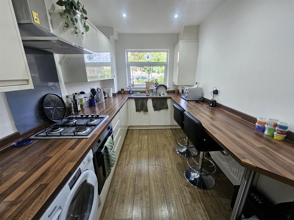 Property photo 2 of 9 1000051231.Jpg