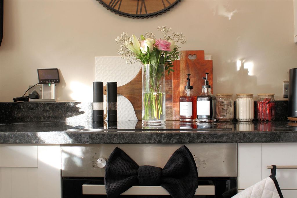 Property photo 2 of 34 Kitchen 5.Jpg