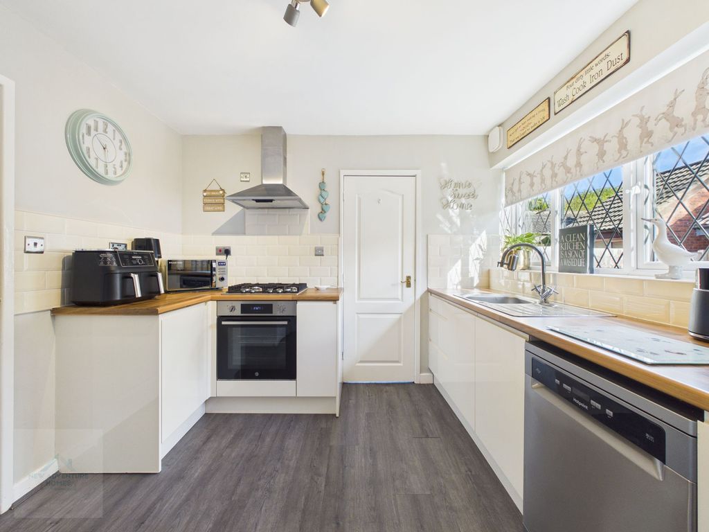 Property photo 3 of 30 Kitchen