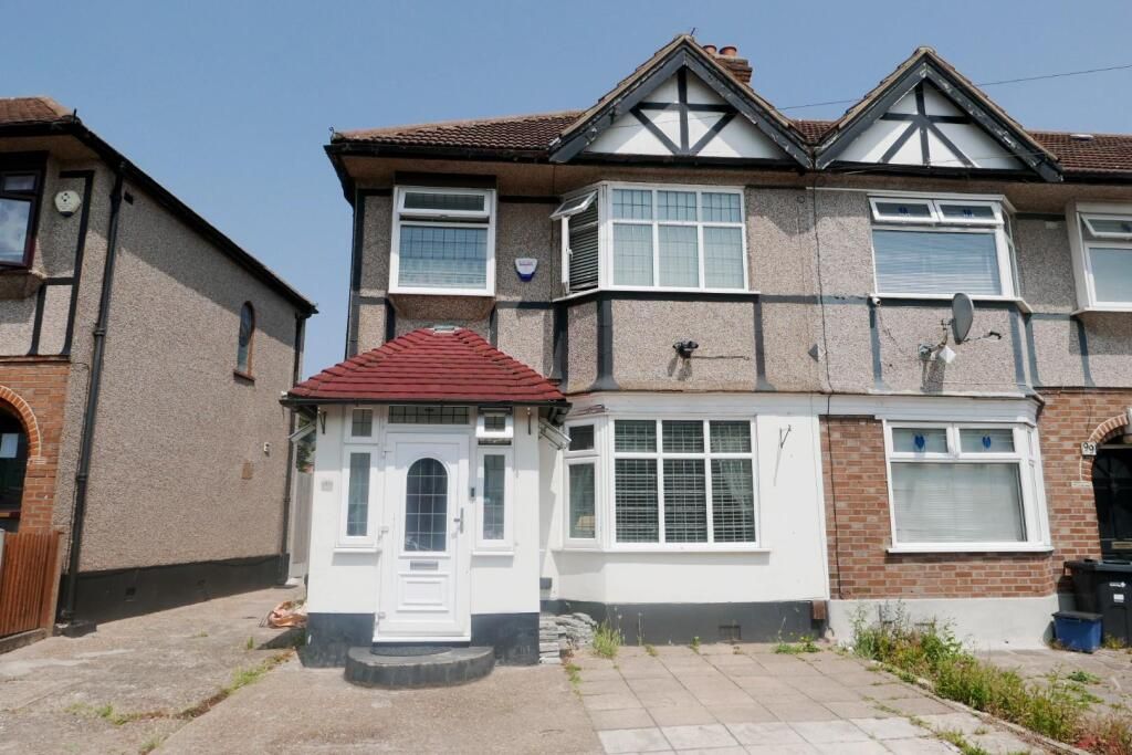 Property photo 1 of 2 Four Bedroom House Close To Goodmayes Station- Â£2700 Pcm