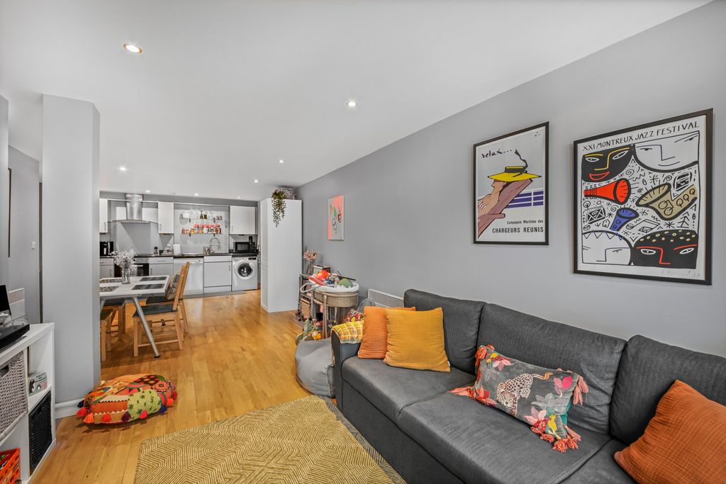 Property photo 2 of 14