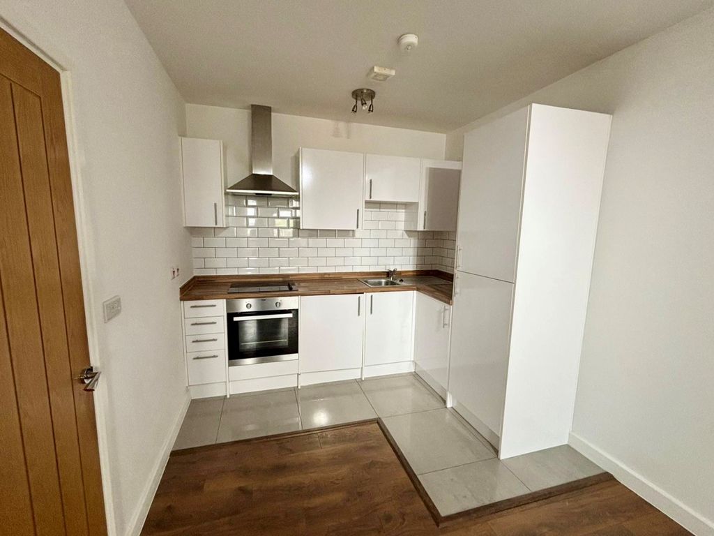 Property photo 2 of 7 Kitchen