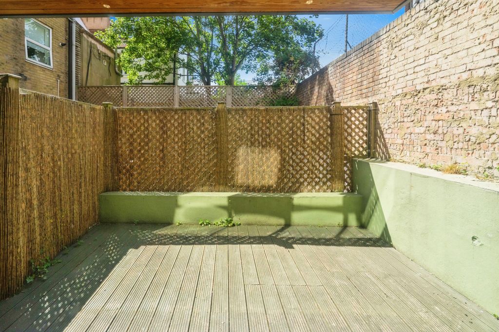 Property photo 3 of 20 Terrace