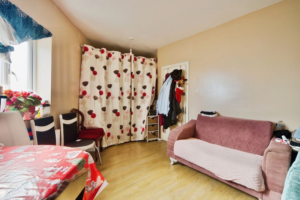 Property photo 3 of 20 Pbox-Img.Jpg