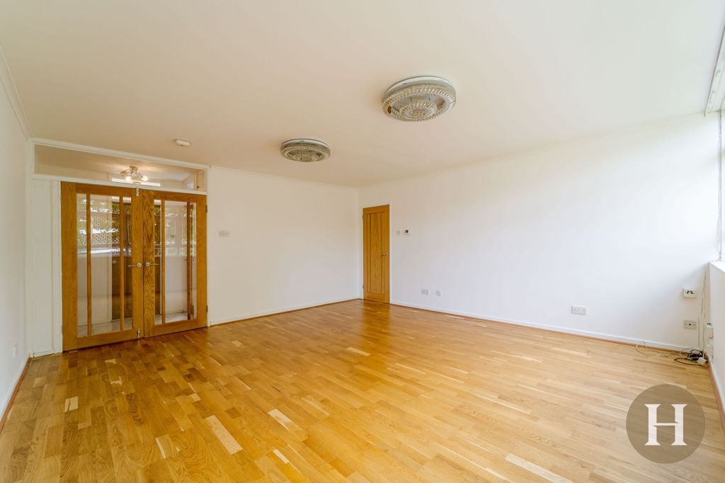 Property photo 3 of 27