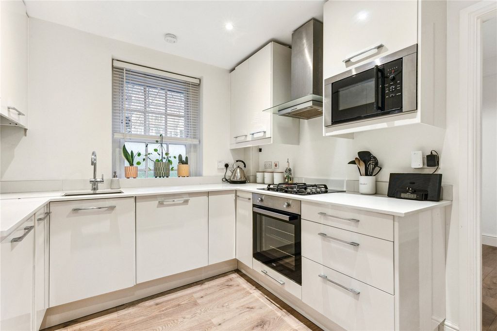 Property photo 3 of 7 Kitchen