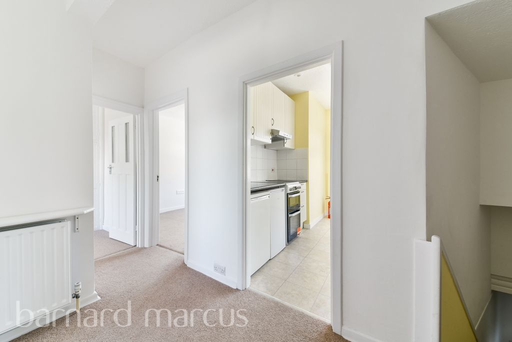 Property photo 3 of 8 Hallway