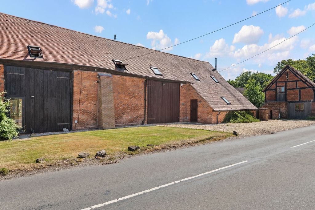 Property photo 1 of 32
