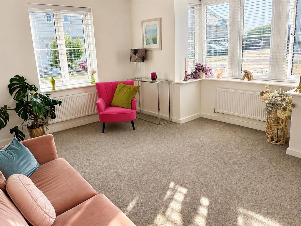 Property photo 3 of 18 Lounge2.Png