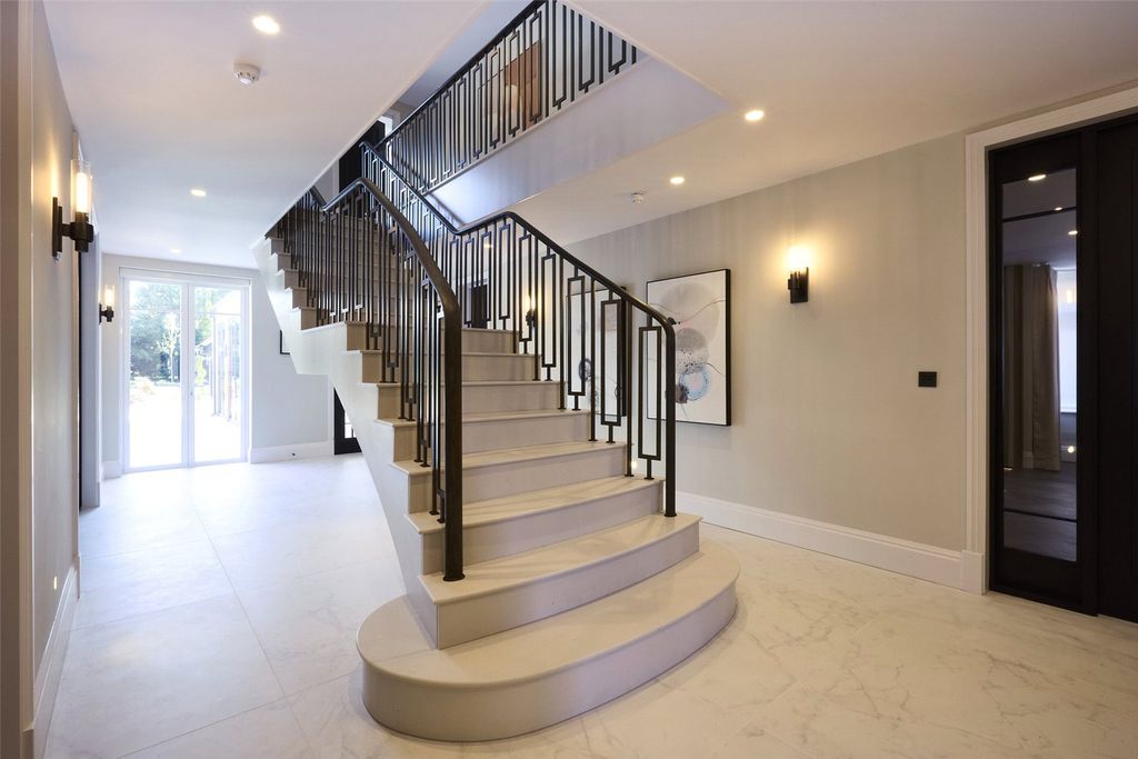 Property photo 2 of 40 Picture No. 09