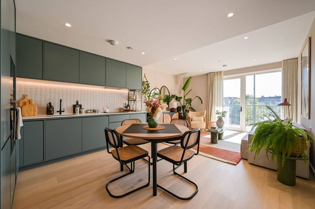 Property photo 2 of 37