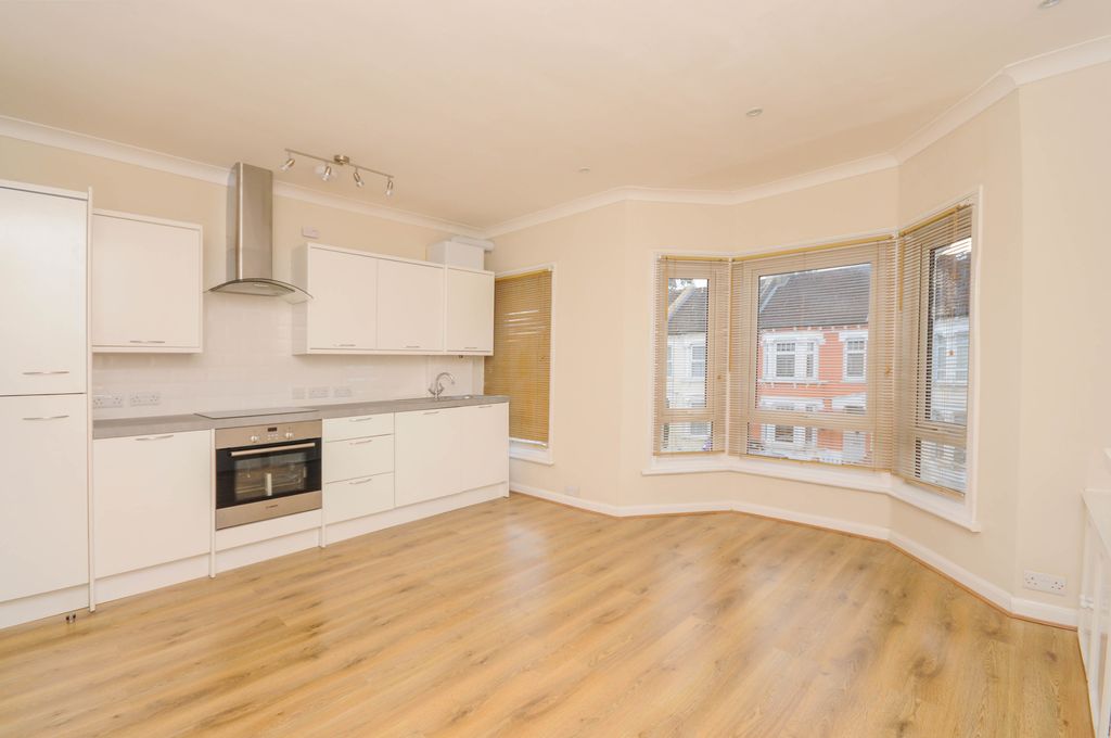 Property photo 1 of 11 Lounge/Kitchen