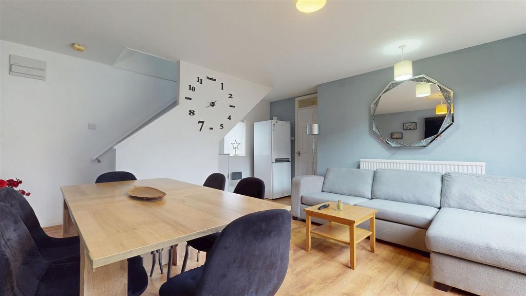 Property photo 3 of 15 11272025_224140.Jpg